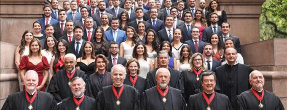Grupo de juízes aprovados em concurso